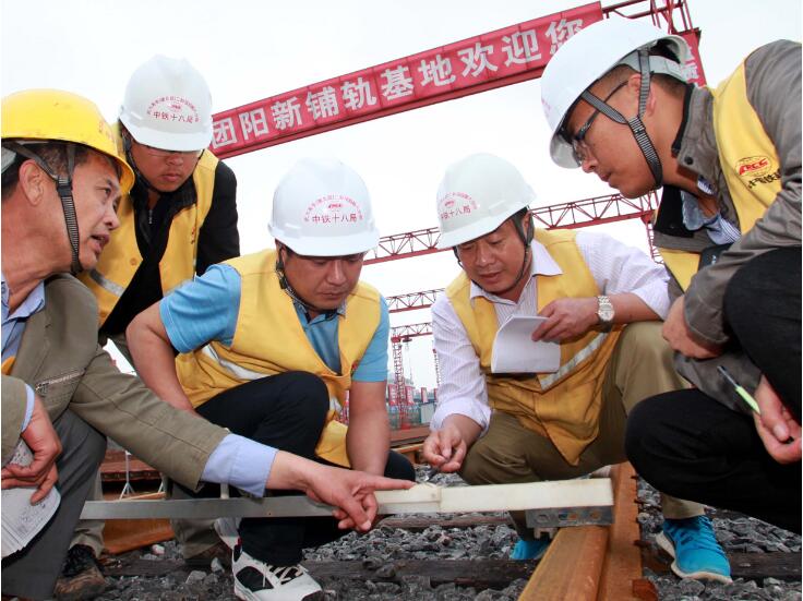 中國鐵建十八局集團二公司武九客專500米長軌鋪設(shè)技術(shù)創(chuàng)新側(cè)記 中國鐵建十八局集團二公司武九客專500米長軌鋪設(shè)技術(shù)創(chuàng)新側(cè)記